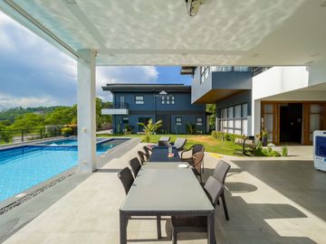 📣NEW PRICE ALERT! Php 165M Reduced 120M!🚨 Parkridge Estate Valley, Antipolo House for Sale with City Skyline and Sunset views