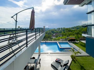 📣NEW PRICE ALERT! Php 165M Reduced 120M!🚨 Parkridge Estate Valley, Antipolo House for Sale with City Skyline and Sunset views