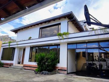 Venta de casa Sector Valle de los Chillos Urbanización La Armenia II