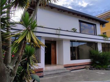 Venta de casa Sector Valle de los Chillos Urbanización La Armenia II