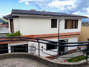 Venta de casa Sector Valle de los Chillos Urbanización La Armenia II