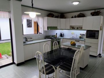 Venta de casa Sector Valle de los Chillos Urbanización La Armenia II