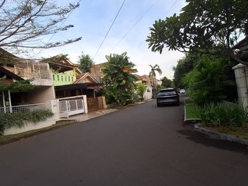 Dijual Rumah di Camar, Bintaro Sektor 3 - Lokasi Bagus, Dekat Tol & Stasiun!