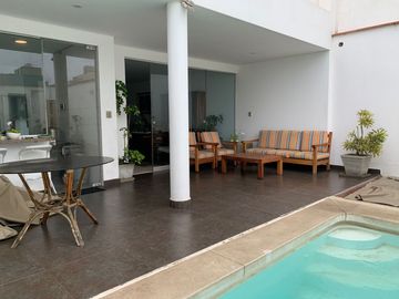 AMPLIA CASA CON PISCINA CERCA AL MAR 🏡💚