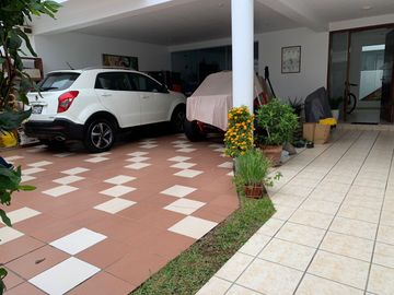 AMPLIA CASA CON PISCINA CERCA AL MAR 🏡💚