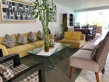 AMPLIA CASA CON PISCINA CERCA AL MAR 🏡💚