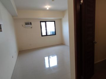 Condo for sale in Cebu City, Taft East Gate, 2 br with balcony