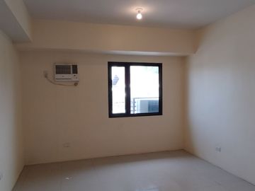 Condo for sale in Cebu City, Taft East Gate, 2 br with balcony