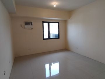 Condo for sale in Cebu City, Taft East Gate, 2 br with balcony
