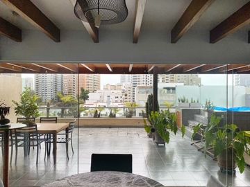 VENTA DE PH DUPLEX EN SAN ISIDRO CON GRAN TERRAZA