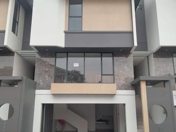 RUMAH MEWAH SETRADUTA SARIJADI KAMPUS MARANATHA TOL PASTEUR