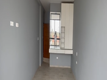 VENTA DE CASA EN ESTRENO DE TRES PISOS EN LA ENTRADA DE LA URB. MONTEBELLO