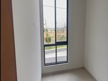 VENTA DE CASA EN ESTRENO DE TRES PISOS EN LA ENTRADA DE LA URB. MONTEBELLO