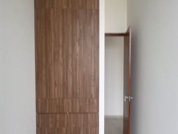 VENTA DE CASA EN ESTRENO DE TRES PISOS EN LA ENTRADA DE LA URB. MONTEBELLO