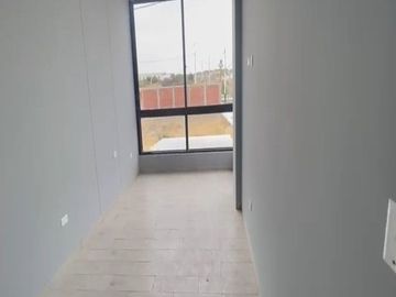 VENTA DE CASA EN ESTRENO DE TRES PISOS EN LA ENTRADA DE LA URB. MONTEBELLO