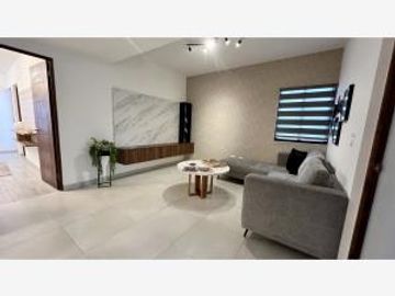 VENDO CASA EN VIÑEDOS CON ALBERCA EN TORREON COAHUILA, PRECIO PROMOCION