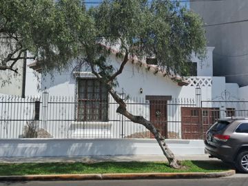 VENDO CASA CON PARAMETROS 7 PISOS ZONIFICACION CZ