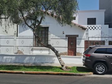 VENDO CASA CON PARAMETROS 7 PISOS ZONIFICACION CZ
