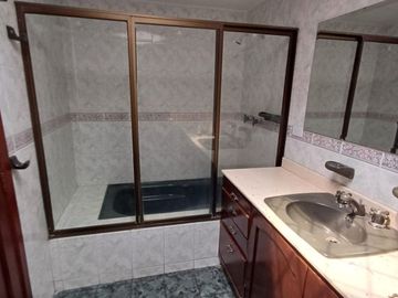 CASA EN VENTA, PRADOS DEL NORTE, CALI