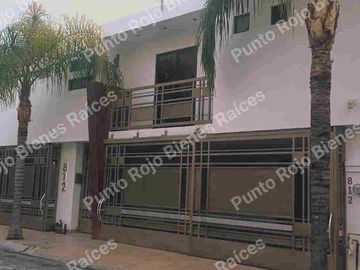 CASA EN VENTA CENTRO DE APODACA 153 MTS T. Y 182 MC