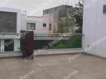CASA EN VENTA CENTRO DE APODACA 153 MTS T. Y 182 MC