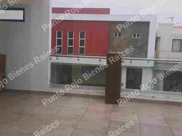 CASA EN VENTA CENTRO DE APODACA 153 MTS T. Y 182 MC