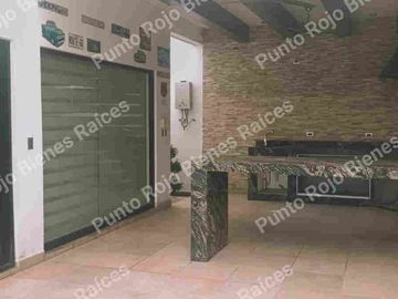 CASA EN VENTA CENTRO DE APODACA 153 MTS T. Y 182 MC