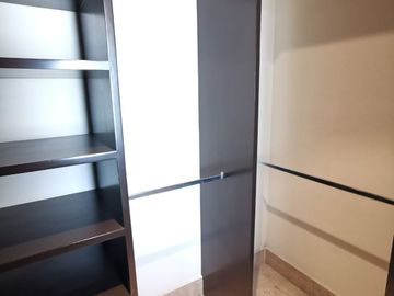 De OPORTUNIDAD para Remodelar - Penthouse en Palmetto 32, Bosque Real.