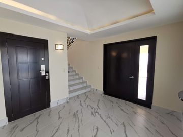De OPORTUNIDAD para Remodelar - Penthouse en Palmetto 32, Bosque Real.