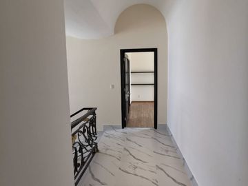 De OPORTUNIDAD para Remodelar - Penthouse en Palmetto 32, Bosque Real.