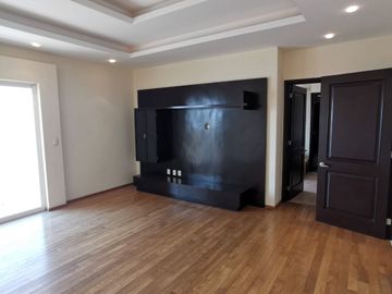 De OPORTUNIDAD para Remodelar - Penthouse en Palmetto 32, Bosque Real.