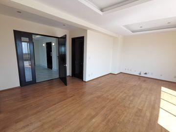 De OPORTUNIDAD para Remodelar - Penthouse en Palmetto 32, Bosque Real.