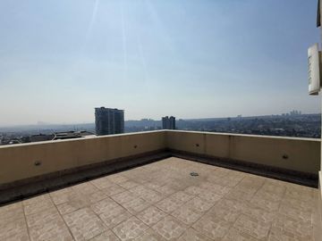 De OPORTUNIDAD para Remodelar - Penthouse en Palmetto 32, Bosque Real.