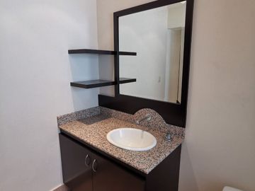 De OPORTUNIDAD para Remodelar - Penthouse en Palmetto 32, Bosque Real.