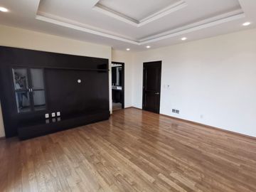 De OPORTUNIDAD para Remodelar - Penthouse en Palmetto 32, Bosque Real.