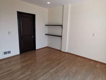 De OPORTUNIDAD para Remodelar - Penthouse en Palmetto 32, Bosque Real.