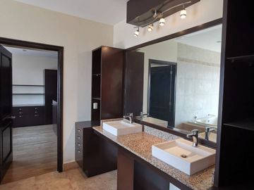 De OPORTUNIDAD para Remodelar - Penthouse en Palmetto 32, Bosque Real.