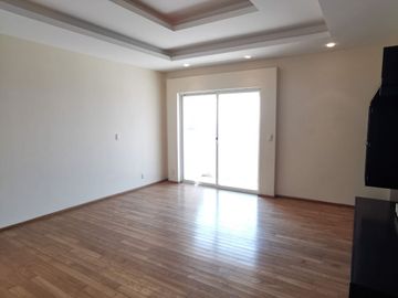 De OPORTUNIDAD para Remodelar - Penthouse en Palmetto 32, Bosque Real.