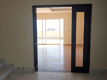 De OPORTUNIDAD para Remodelar - Penthouse en Palmetto 32, Bosque Real.