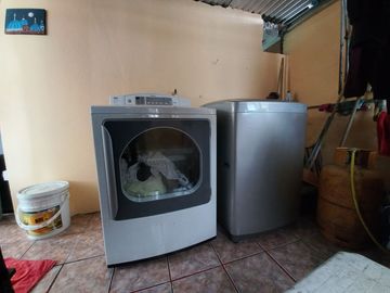 CASA CON RENTAS INMEDIATAS EN VENTA EN EL CENTRO DE LA CIUDAD