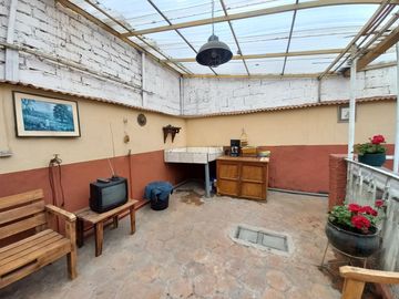 CASA CON RENTAS INMEDIATAS EN VENTA EN EL CENTRO DE LA CIUDAD