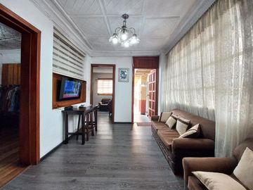 CASA CON RENTAS INMEDIATAS EN VENTA EN EL CENTRO DE LA CIUDAD