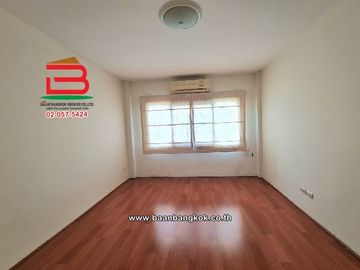 ทาวน์เฮาส์ หมู่บ้าน ไลโอ พหลโยธิน-วัชรพล เนื้อที่ 17.3 ตรว ซอยพหลโยธิน 54/1 แยก 4 แขวงคลองถนน เขตสายไหม กรุงเทพมหานคร