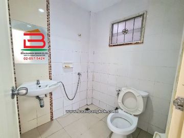 ทาวน์เฮาส์ หมู่บ้าน ไลโอ พหลโยธิน-วัชรพล เนื้อที่ 17.3 ตรว ซอยพหลโยธิน 54/1 แยก 4 แขวงคลองถนน เขตสายไหม กรุงเทพมหานคร