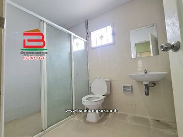 ทาวน์เฮาส์ หมู่บ้าน ไลโอ พหลโยธิน-วัชรพล เนื้อที่ 17.3 ตรว ซอยพหลโยธิน 54/1 แยก 4 แขวงคลองถนน เขตสายไหม กรุงเทพมหานคร