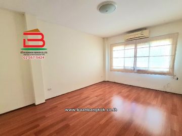 ทาวน์เฮาส์ หมู่บ้าน ไลโอ พหลโยธิน-วัชรพล เนื้อที่ 17.3 ตรว ซอยพหลโยธิน 54/1 แยก 4 แขวงคลองถนน เขตสายไหม กรุงเทพมหานคร