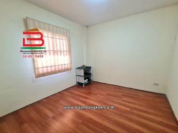 ทาวน์เฮาส์ หมู่บ้าน ไลโอ พหลโยธิน-วัชรพล เนื้อที่ 17.3 ตรว ซอยพหลโยธิน 54/1 แยก 4 แขวงคลองถนน เขตสายไหม กรุงเทพมหานคร