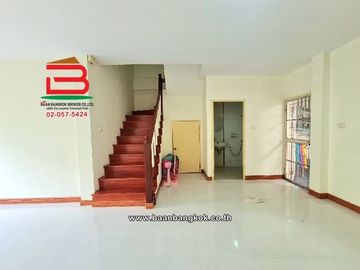 ทาวน์เฮาส์ หมู่บ้าน ไลโอ พหลโยธิน-วัชรพล เนื้อที่ 17.3 ตรว ซอยพหลโยธิน 54/1 แยก 4 แขวงคลองถนน เขตสายไหม กรุงเทพมหานคร