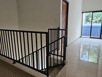 Rumah 2 lantai di Rungkut Asri Tengah Surabaya Siap Huni