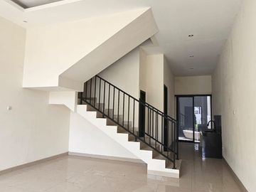 Rumah 2 lantai di Rungkut Asri Tengah Surabaya Siap Huni